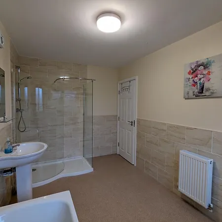 Orchard House Скарборо